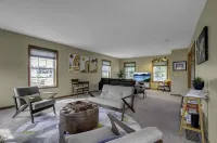 Charming Modern Victorian in the Village of EVL
