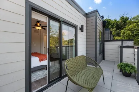 Charming 2-bedroom condo in the urban wilderness area of Knoxville