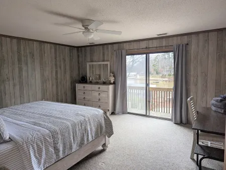 Lakefront Home with Saltwater Pool, Hot Tub, Firepit, Kayaks.  Pet Friendly