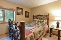 Modern Home in the Mountains- within walking distance to ski slopes!