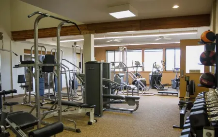 Dog-friendly condo close to Winter Park shuttle with pool, hot tub, tennis, gym