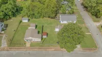 Close to Hospital and Downtown, Eastside Bungalow, Dogs Welcome + Fee