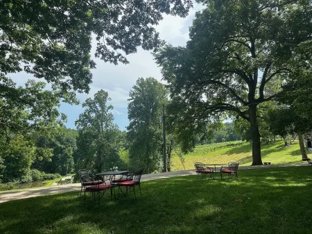 Nature getaway; beautiful Mountain Views, close to rivers, breweries & wineries. Отели рядом с достопримечательностью «Lazy Days Winery»