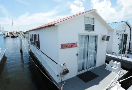 Waterfront Sunset View Aqua Villa at Conch Shell @ Mangrove Resort LLC