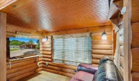 Beautiful Cabin in a great neighborhood and minutes from Baton Rouge!! Hotel a Denham Springs