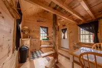 Dogwood Cabin - Off Grid
