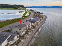 West Beach House - low bank waterfront, with 1 GB WIFI, WFH - NEW hot tub! Hotels in Oak Harbor