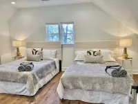 Phenomenal in Fuquay-Sleeps 11- Weddings, Pets, Minutes to High Grove Estates!!!