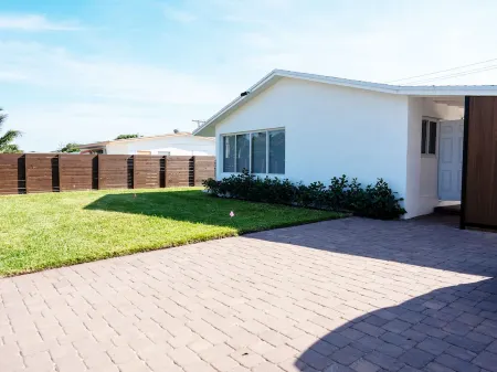 Heated Pool House Near Downtown West Palm Beach, Beaches, and Bars. Отели рядом с достопримечательностью «Университет Палм Бич Атлантик»