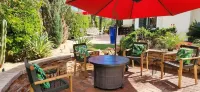 Private pool, spa, waterfall, firepit, BBQ, tennis, gym, hiking trails, casino