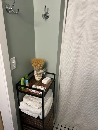 Country Cottage with beautiful views and easy access to Catskills activities.