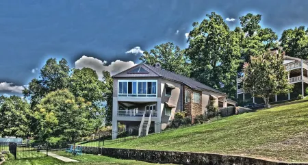 Modern Serene Lake house -Panoramic View of Main Channel