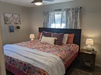 Colorful & Bright Blue Ranch House close to KSU Football stadium