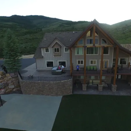 Bear Lake Cabin w/ lots of privacy and amazing Lake View