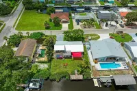 Waterfront Home with Private Dock and Kayaks 4 Bedroom 2 Bath Hotels near Manatee County Courthouse