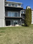 Comfy modern condo, right on Lake Michigan.  Perfect couples getaway! No aircon