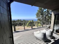 Seaward Bliss ★ Private Hillside Retreat