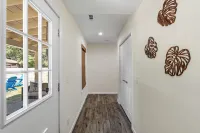 Fishcamp on 14th - Renovated & Walkable in Port Royal w/ Pool