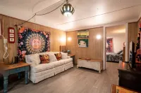 Hippie Head Hotel sweet Homosassa skies are blue Pets stay free too!