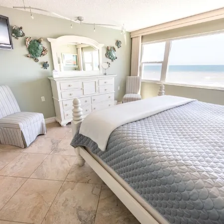 Oceanfront 2Br Condo w/ Balcony at Paradise Beach Club, Unit 334