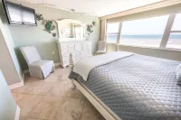 Ocean Front Complex -Beautiful Ocean Views! Can't Get Any Closer To The Ocean!
