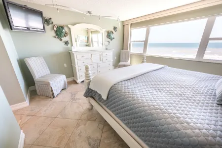 Ocean Front Complex -Beautiful Ocean Views! Can't Get Any Closer To The Ocean! Отели в г. Сателлит Бич