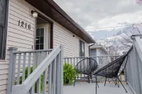 Comfortable 4 bedroom - 1 block from NDSU & minutes to Downtown Fargo!