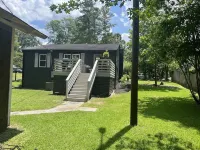 COTTAGE AT THE PARK. ダンカン・パーク湖周辺のホテル