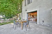 La Maison de Campagne , in Provence Gîte with swimming pool and bicycles Hotels in Beaucaire