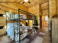 Brand New w/ indoor pool, XBOX, Hot Tub, & arcade games! Central location! Hotels near Judy Jones Pottery
