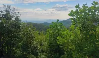 Serenity Pointe - Mountain condo close to downtown Sevierville and Pigeon Forge.