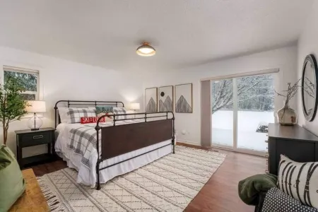 Mt. Hood Ski Home - Sauna, Fireplace, Sleeps 10 + Heated Pool & Hot Tub Access