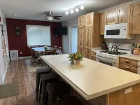 Pet-friendly home in Palestine with Fenced Yard!Weekly and monthly discounts! Отели в г. Крофорд