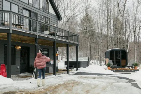 Ski Castle Lodge Luxe Mountain Retreat, 5 Min to Sunday River. Safety Certified. Отели в г. Ньюри