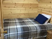 Cozy 2 bedroom Log Cabin Hotels in McKenzie County