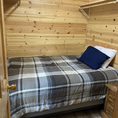 Cozy 2 bedroom Log Cabin