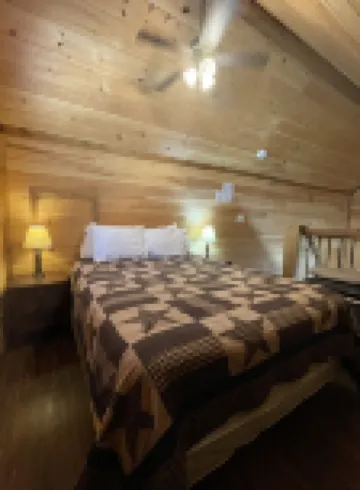 Lazy River Cabin on the edge of town only 1/2 mile from Current River !