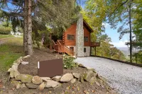 Comfy Lodge with Stunning Mountain Views