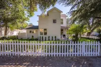Modern Victorian! Walk Downtown W/Firepit