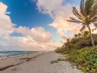 Beach studio with pool 200 meters from the beach