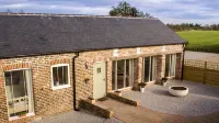 Luxury holiday cottage near to historic Beverley, Wolds & Yorkshire coast Hotels in Driffield