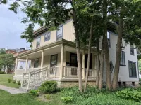 Beautiful historic home, Wittenberg Univ, peaceful setting on campus; 2 bedrms