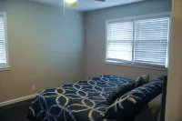 Cozy Corner House 9 min walk from Indianapolis Motor Speedway! Hôtels à proximité de : NASCAR Racing Experience and Richard Petty Driving Experience