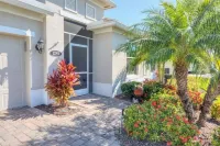 New Beautiful Heated Pool 3 bedroom, 2 Bath