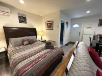 Comfy & Inviting Poolside Casita w/ Laundry & Fruit Trees