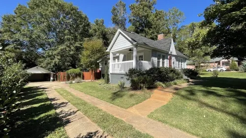 1920s Bungalow with private garden, close to downtown Hotels in Sans Souci