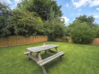 Spacious dog-friendly cottage in an idyllic rural setting near amazing beaches