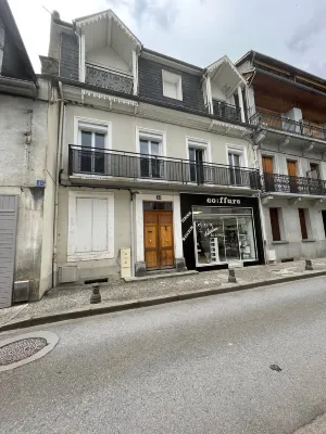 Beautiful renovated apartment with courtyard