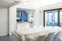 Large 14 Pers villa with heated pool 200 m from the sea