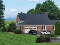 Peacefield - Blue Ridge views near Culpeper